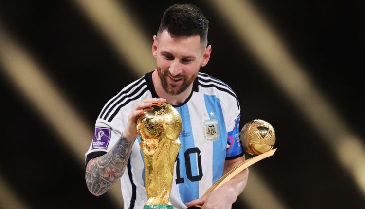 "ميسي: أنا الأكثر جدارة بالكرة الذهبية"