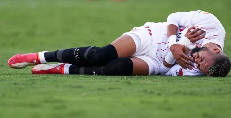 إشبيلية يعلن عن إصابة يوسف النصيري بإلتواء في الكاحل