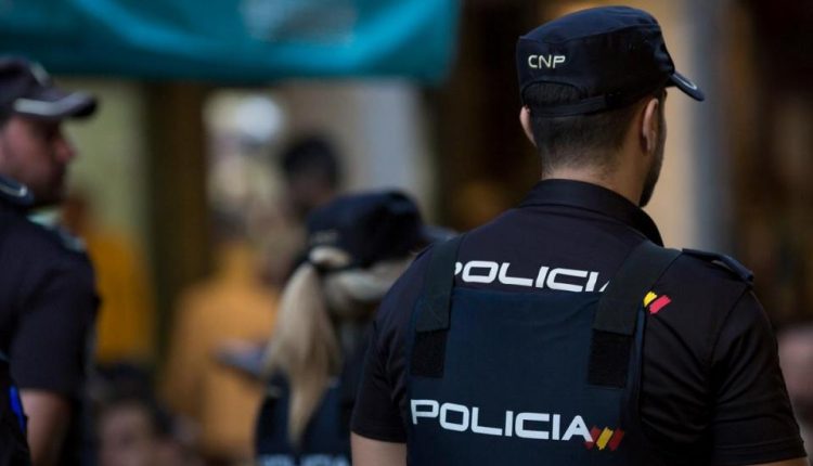 طالب في إسبانيا يطعن عددًا من المعلمين والطلاب في مدرسة