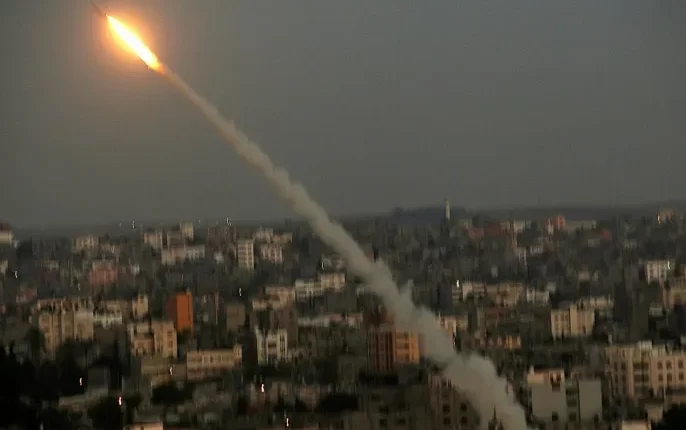 "حماس والجهاد" تقصفان إسرائيل بالصواريخ