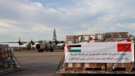 وصول طائرتين عسكريتين مغربيتين إلى مطار العريش محملتين بمساعدات لفائدة الفلسطينيين