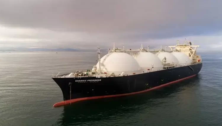 فضحت “بروباغاندا” العسكر..ناقلة اسرائيلية تتجه الى الجزائر للتزود بالغاز المسال