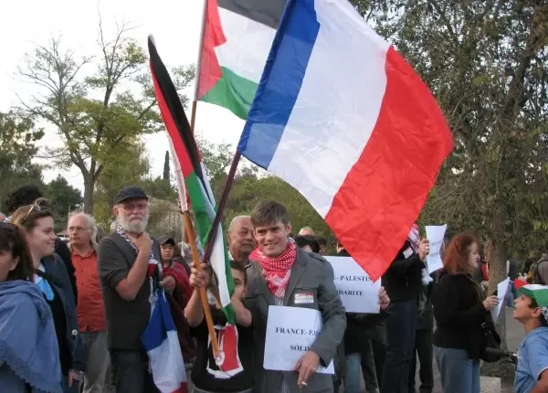 بعد إسبانيا…فرنسا ترفض تعليق المساعدات لفلسطين بشكل مباشر
