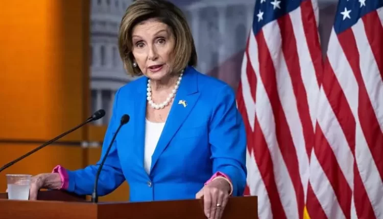 في أول قرار له.. مجلس النواب الأمريكي يطرد نانسي بيلوسي من الكابيتول