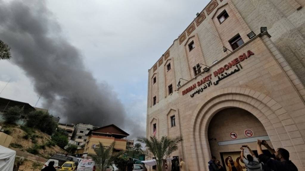 12 قتيلاً جراء استهداف مستشفى في غزة من قبل إسرائيل