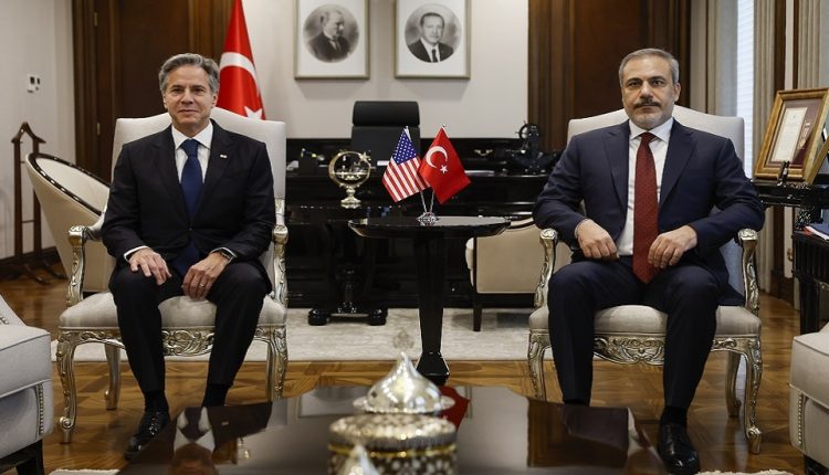 بلينكن يجتمع مع وزير الخارجية التركي في العاصمة أنقرة