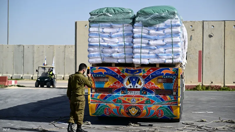 هجوم إسرائيلي يستهدف قافلة مساعدات إلى غزة