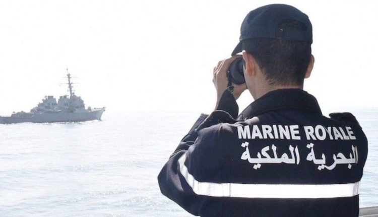 الداخلة: فرقاطة تابعة للبحرية الملكية تقدم المساعدة لـ 91 مرشحا للهجرة غير النظامية من إفريقيا جنوب الصحراء