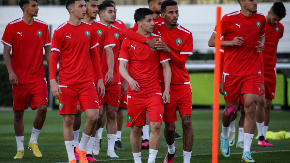 المنتخب الوطني المغربي يستعد لكأس أمم إفريقيا 2024 في معسكر تحضيري مغلق