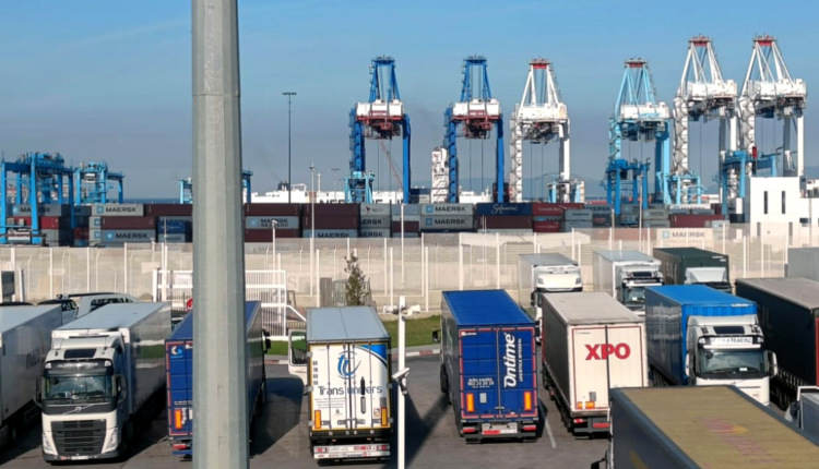 فرص شغل لآلاف سائقي الشاحنات المغاربة بعد اعتراف إسبانيا بالبيرمي المغربي