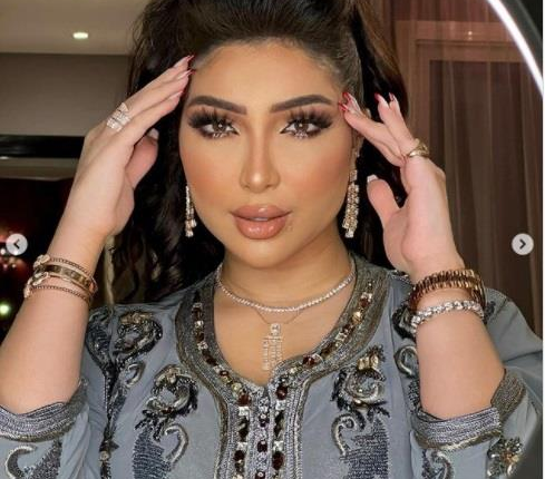 دنيا باطما تهنئ جمهورها بحلول رمضان