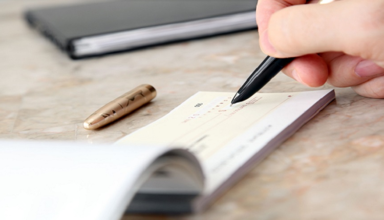 شيك بدون رصيد يورط رئيس جماعة