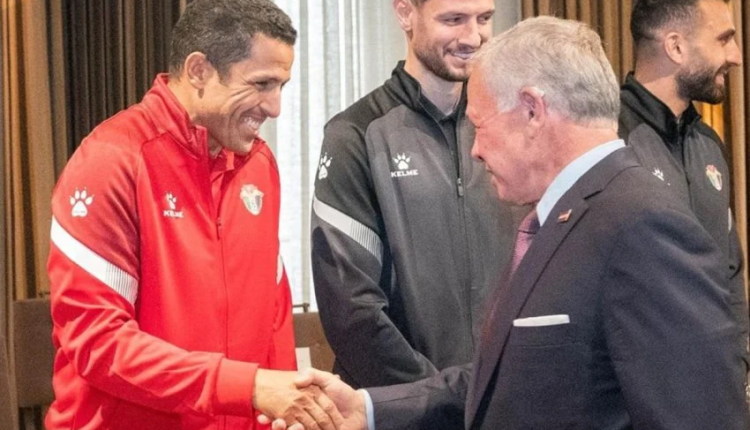 العاهل الأردني يوشح عموتة