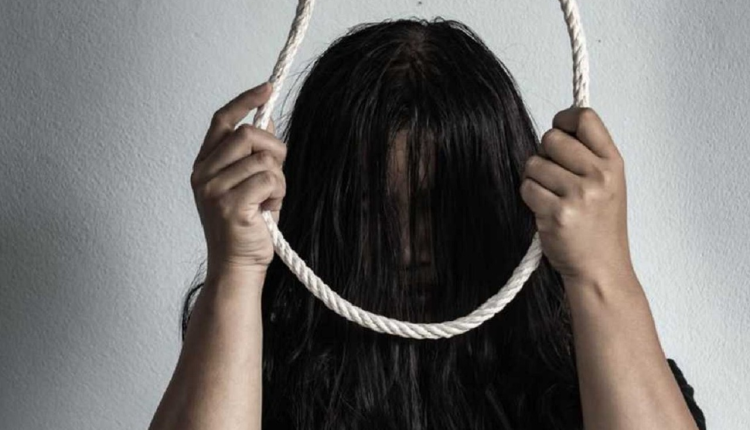 انتحار شابة شنقا بميدلت