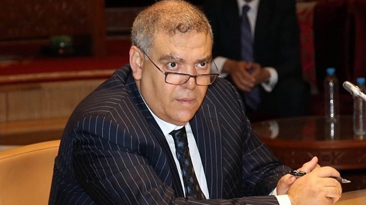 وزير الداخلية يعقد جلسة عمل مع نظيره القمري