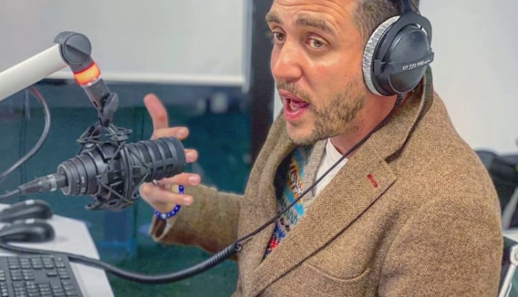 مومو يستأنف نشاطه المهني