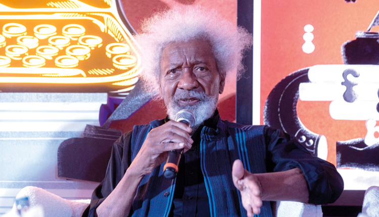 الكاتب والمسرحي النيجيري الكبير وولي سوينكا