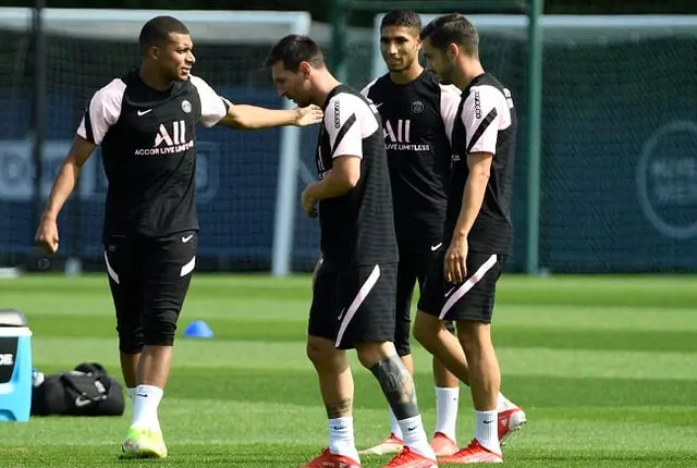 "ليكيب": "ميسي ونيمار حاولوا التهجم على حكيمي وراموس دافع عن الأخير"