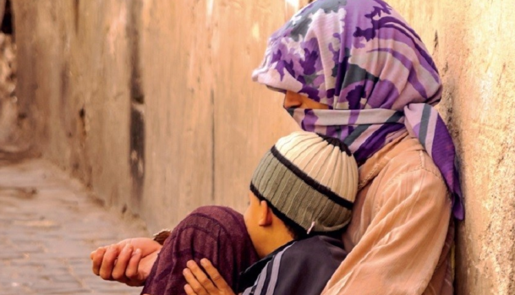 ابتدائية الحسيمة تدين سيدتين استغلا طفلا في التسول