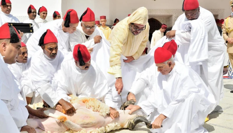 أمير المؤمنين يؤدي صلاة عيد الأضحى المبارك بمسجد الحسن الثاني بتطوان