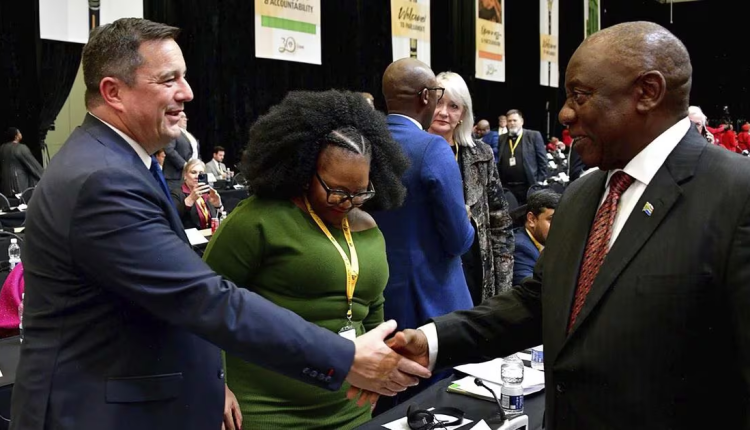 L’Afrique du Sud se dote d’un gouvernement de coalition, l’opposition obtient 12 ministères