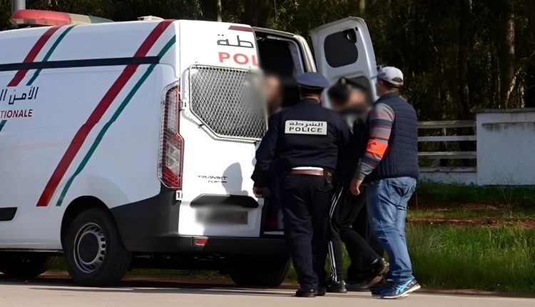 عناصر الأمن توقف مشتبه فيه