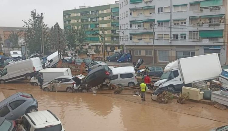 أعلنت السلطات الإسبانية، إن 51 شخصًا لقوا حتفهم جراء الفيضانات في المنطقة الشرقية من فالنسيا.