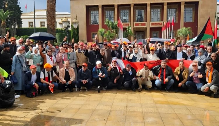 وقفة احتجاجية أمام البرلمان، بسبب تزايد الغلاء وارتفاع الأسعار