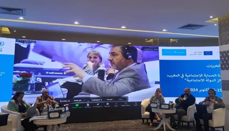 ندوة حول دور العاملين الاجتماعيين في حماية الفئات الهشة