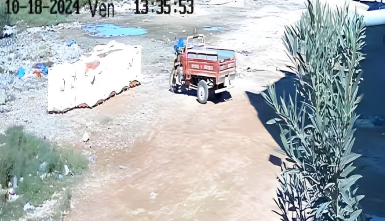 إستغلال الشارع العام لتسويق مواد البناء وسط بئرة العشوائية في حي الديزة مرتيل