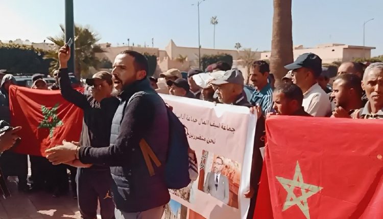 متضررون من زلزال الحوز يحتجون أمام ولاية مراكش