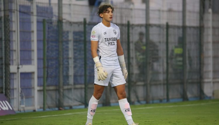 حارس المرمى الشاب ريان أزواغ