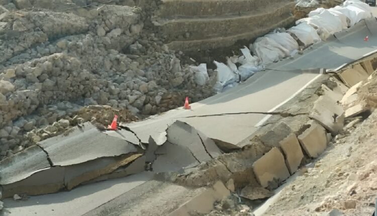 انقطاع حركة السير بالطريق الوطنية رقم 16 بسبب انزلاقات التربة