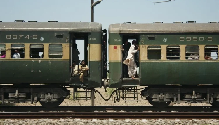 هجوم مسلح على قطار باكستاني