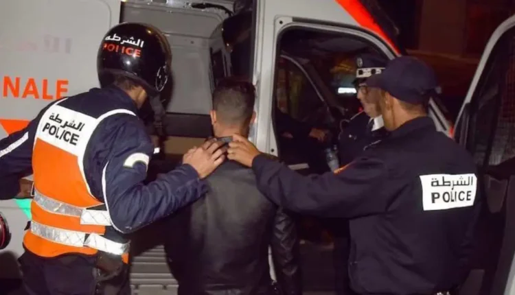 توقيف شخصين يشتبه في تورطهما في حيازة السلاح الأبيض