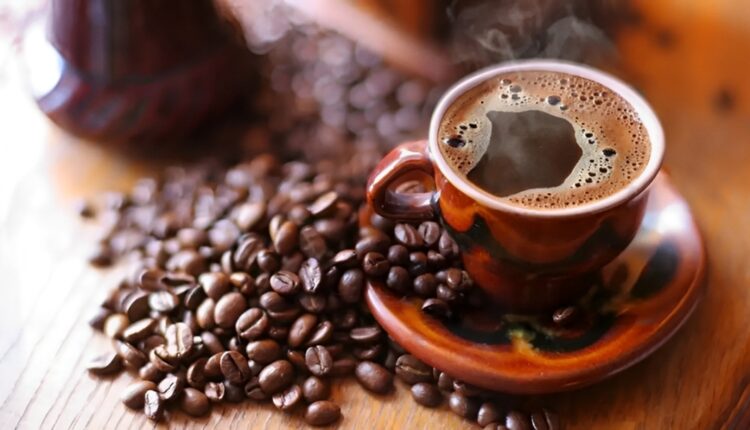 "القهوة في المغرب: الطقوس تضيع في خضم الفوضى الاقتصادية"