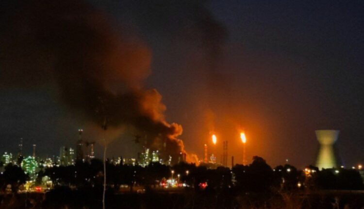 📷 صور من مصافي حيفا بعد إطلاق إيران الموجة التاسعة من عملية الوعد الصادق