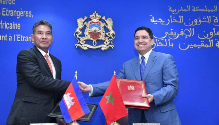 وزير الشؤون الخارجية والتعاون الإفريقي والمغاربة المقيمين بالخارج ناصر بوريطة، ونائب رئيس الوزراء ووزير الخارجية والتعاون الدولي بمملكة كمبوديا، براك سوخون.