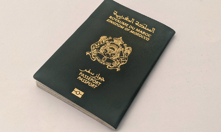 الباسبور المغربي الجديد حماية ضد التزوير وإدراج للأمازيغية والإنجليزية